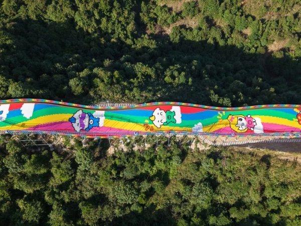 Extra-wide rainbow slide