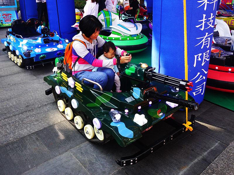 電動(dòng)坦克車(chē)03