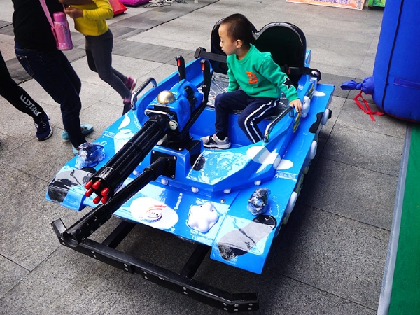 電動(dòng)坦克車(chē)