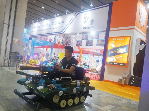 電動(dòng)坦克車(chē)