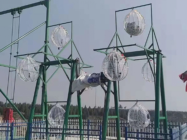網(wǎng)紅旋轉秋千