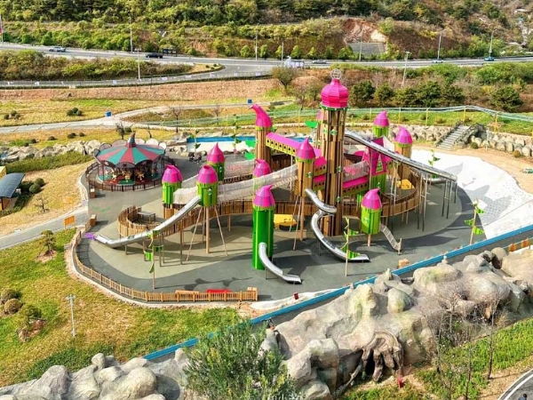 景區生態(tài)游樂(lè )